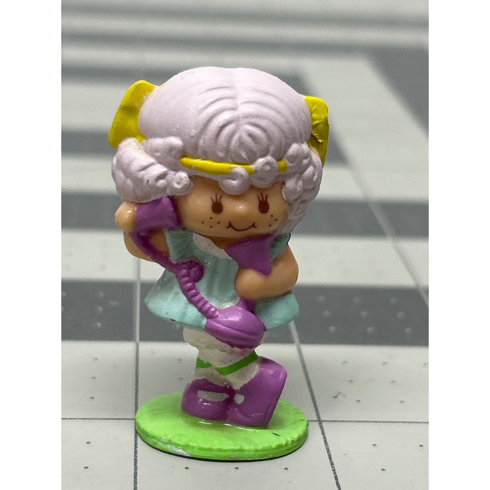 Strawberry Shortcake Angel Cake on Phone Mini PVC Figure Vintage 1982 Kenner